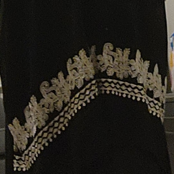 Black Wrap with off white design - Picture 6 of 7